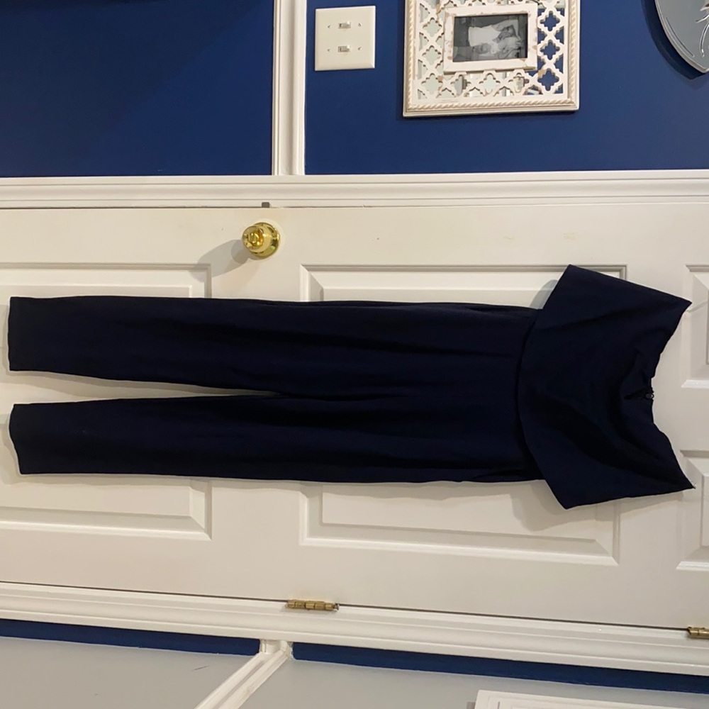 A navy blue strapless jumper !
